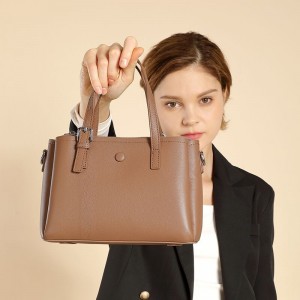 New, stylish top-grain cowhide handbags for foreign trade. Practical, multi-compartment, genuine leather shoulder and crossbody women's bag for commuting.