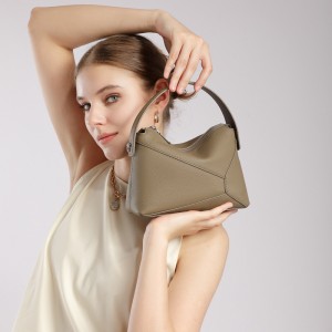 2025 new bucket bag, genuine leather shoulder bag, simple and stylish soft leather large-capacity crossbody bag