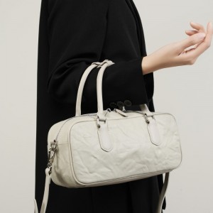 A new, niche Boston bowling bag for women, a stylish, underarm crossbody bag for commuters.