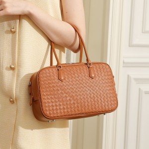 2025 new style genuine leather saddle bag, fashionable and versatile small handbag, crossbody bag