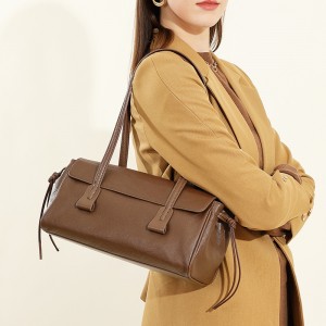 Spring/summer new vegetable-tanned cowhide underarm bag Luxury-style pillow-shaped women's handbag, popular and versatile single-shoulder baguette bag
