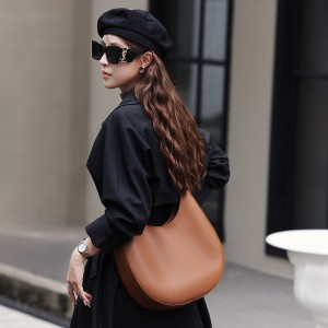 2025 new niche design, special-shaped crescent bag, half-circle bag. Women's shoulder bag, genuine leather crossbody tote bag