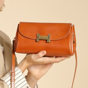 Luxury Small Women's Bag 2025 New Versatile Small Square Bag Retro Cowhide Commuter Single Shoulder Crossbody Bag