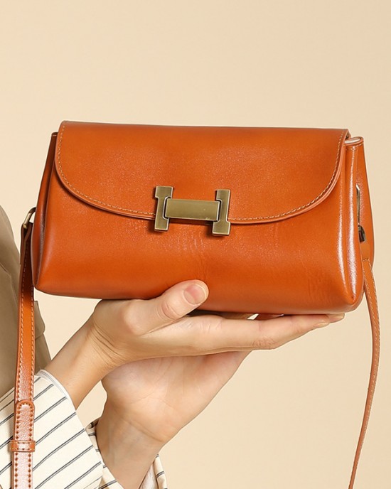Luxury Small Women's Bag 2025 New Versatile Small Square Bag Retro Cowhide Commuter Single Shoulder Crossbody Bag